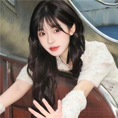 照片中的女孩